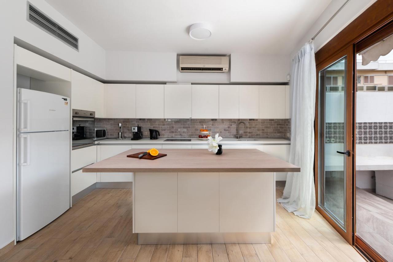 Ritas Modern In-City House Rhodes City Exterior photo